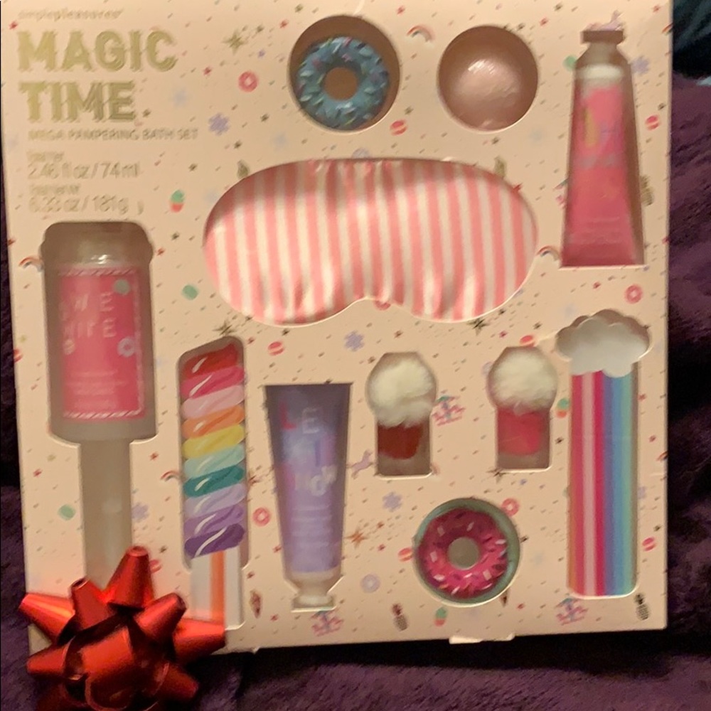 HERE WE GO!! TRY THIS KIT WITH, MOM, SISTER.....